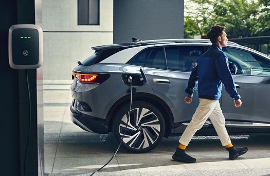 看好電動車盈利前景傳統車企加速轉型向未來