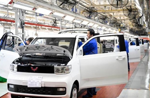 政策、市場雙輪驅動中國新能源汽車產(chǎn)銷量連續(xù)6年全球第一