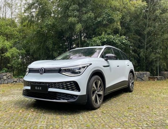 德系車“裸奔”沖向電動化，日系車持保守態度，中國車企呢？