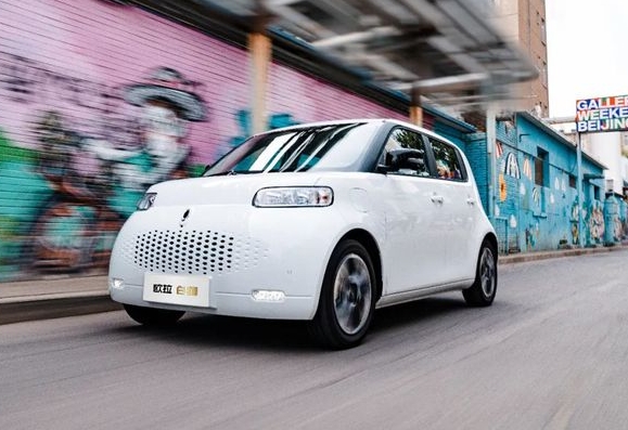 德系車“裸奔”沖向電動化，日系車持保守態度，中國車企呢？