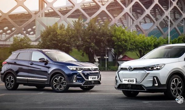 德系車“裸奔”沖向電動化，日系車持保守態度，中國車企呢？