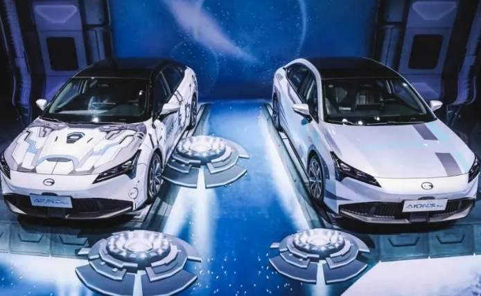 第一輛車就買新能源汽車，這屆年輕人已經不再只看“三大件”
