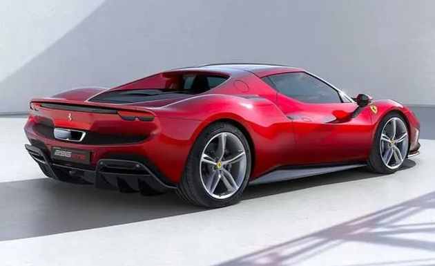 V6的法拉利也來了，大排量買少見少，電動車稱霸還會遠？