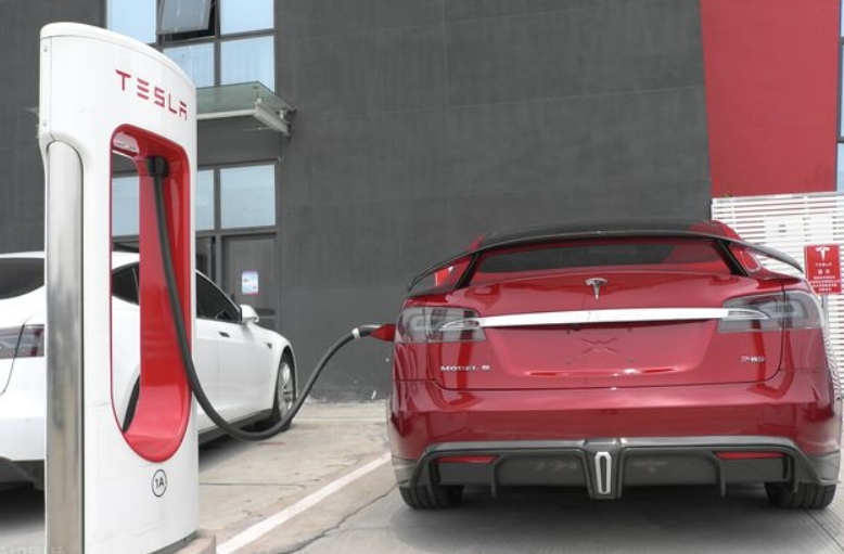 充電樁被占，新能源汽車無處可停？北京新規(guī)實施后有望改善現(xiàn)狀