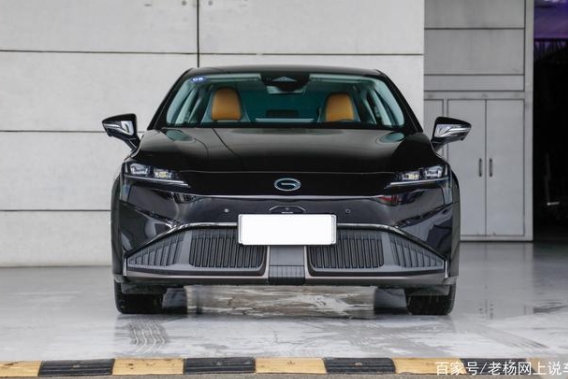 長4810mm，純電動(dòng)602Km續(xù)航，6.8s破百有豪華座艙，這車真實(shí)在