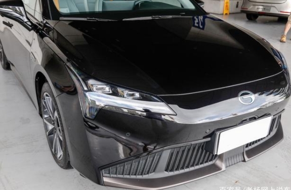 長4810mm，純電動(dòng)602Km續(xù)航，6.8s破百有豪華座艙，這車真實(shí)在