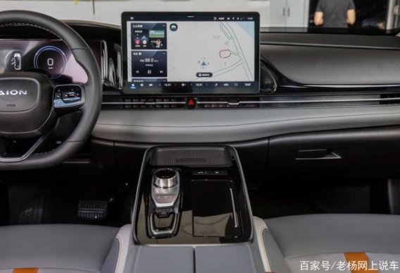 長4810mm，純電動(dòng)602Km續(xù)航，6.8s破百有豪華座艙，這車真實(shí)在