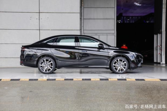 長4810mm，純電動(dòng)602Km續(xù)航，6.8s破百有豪華座艙，這車真實(shí)在