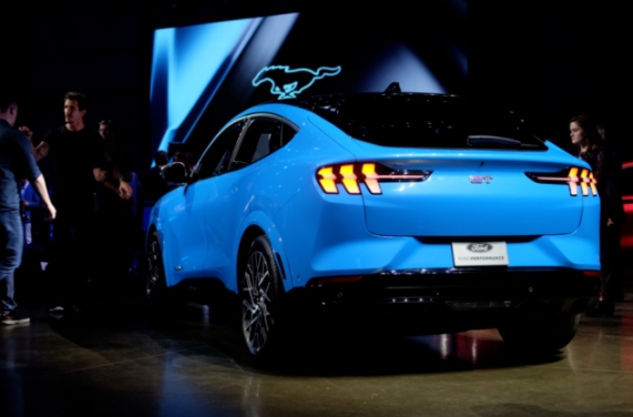 合資電動車的較量，ID.6X對比MustangMach-E