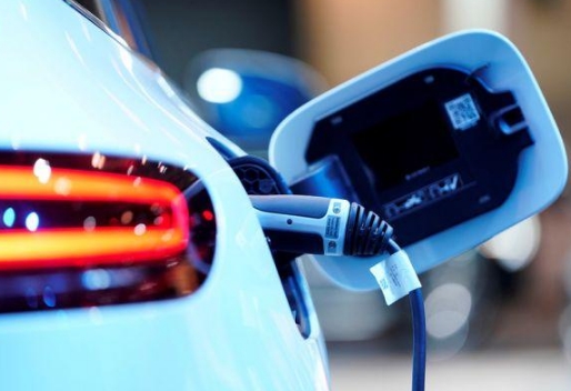加速追趕特斯拉！奔馳將向電動汽車投資逾400億歐元