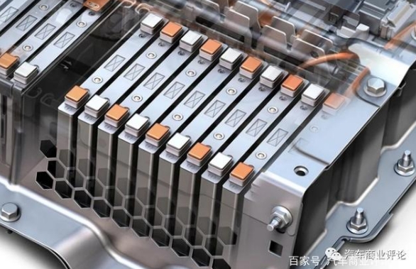 誰將贏得電動汽車電池競賽?