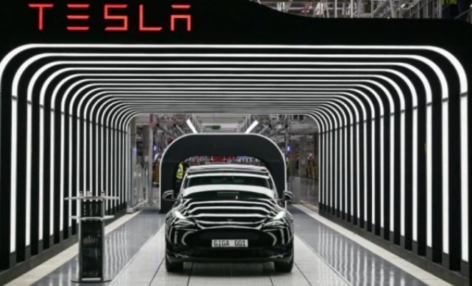 特斯拉第三季度生產了365，923輛電動汽車，比第二季度增長42％