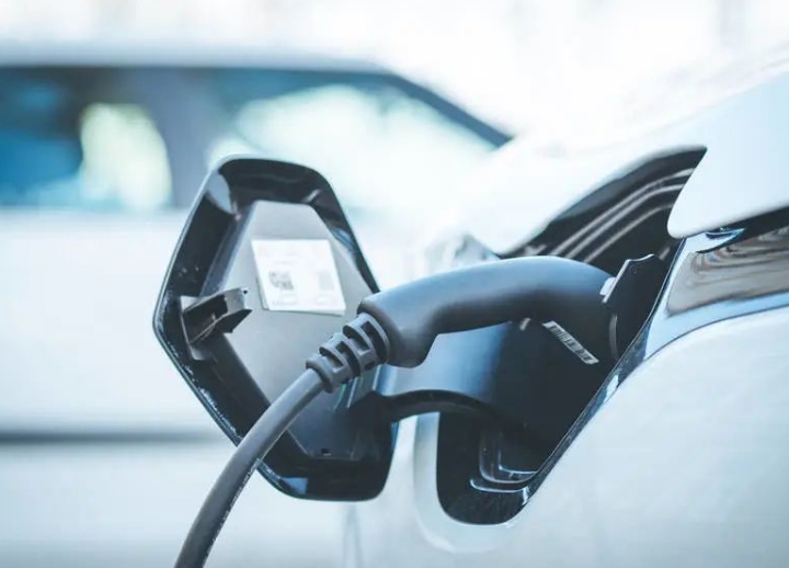 秋意漸濃，您的電動汽車保養了嗎？