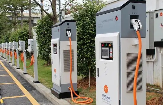 中國充電聯盟:10月電動汽車公共充電樁環比增加3.9萬臺同比增長57.71%