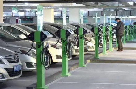畢節(jié)高鐵樞紐電動(dòng)汽車快充站投入運(yùn)營(yíng)