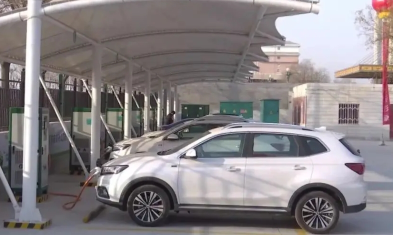 畢節(jié)高鐵樞紐電動(dòng)汽車快充站投入運(yùn)營(yíng)