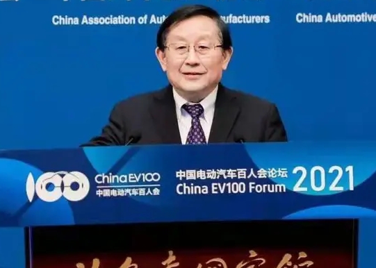 萬鋼:中國新能源汽車加速發展面臨三大挑戰
