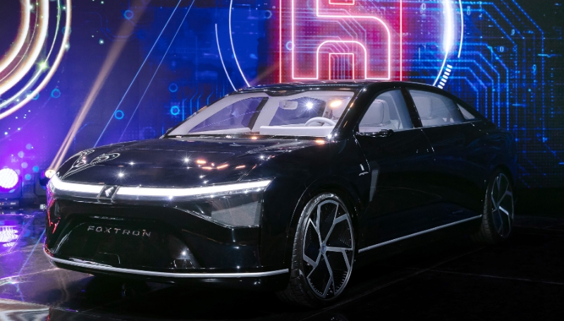 富士康展示三款“自主研發(fā)”電動(dòng)汽車(chē)，旨在成為全球汽車(chē)制造商
