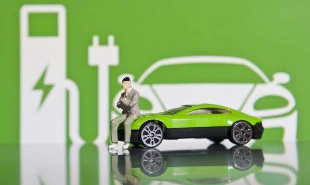 2022政府工作報告：繼續支持新能源汽車消費