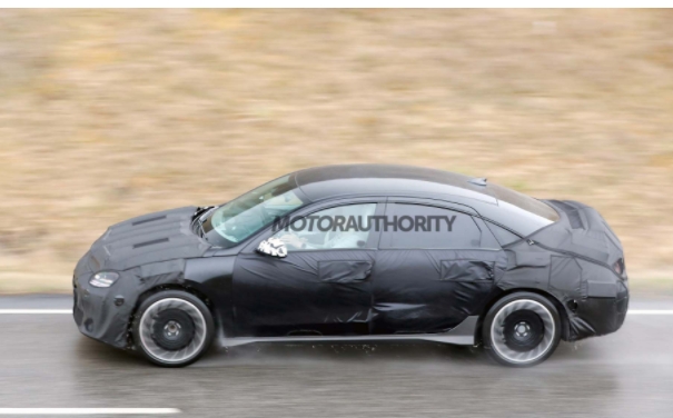 現代電動轎車偽裝原型車諜照曝光或與特斯拉競爭
