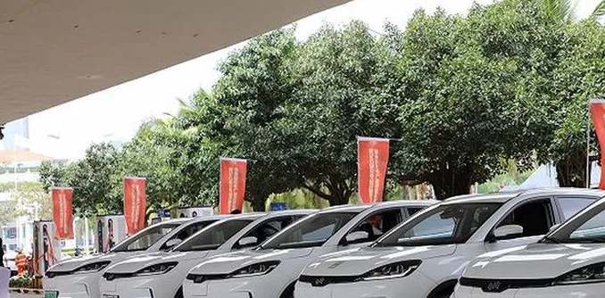 海南電網大型集中電動汽車充電站投運24小時運營