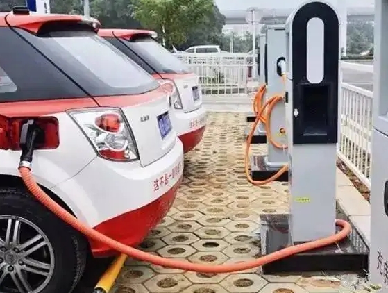 海南電網大型集中電動汽車充電站投運24小時運營