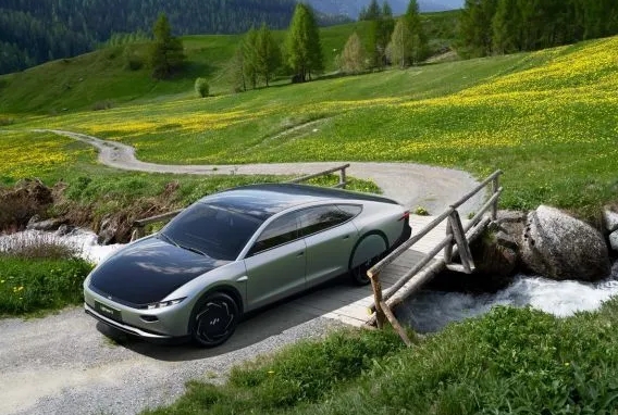 英媒：太陽能汽車對電動汽車構成挑戰
