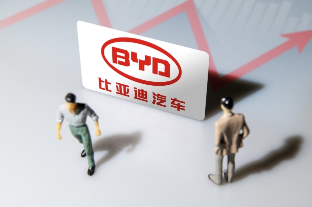 比亞迪公布停產(chǎn)燃油車原因：引領(lǐng)行業(yè)發(fā)展，給電動(dòng)汽車騰出產(chǎn)能