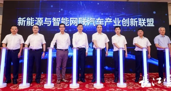 中國(guó)電動(dòng)汽車百人會(huì)新能源與智能網(wǎng)聯(lián)汽車產(chǎn)業(yè)創(chuàng)新聯(lián)盟在漢設(shè)立