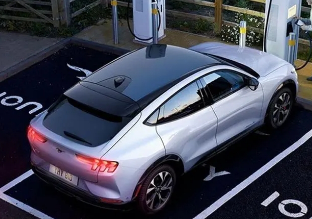 福特(F.US)CEO:電動汽車電池成本短期不會下降
