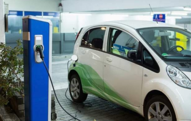 電動汽車能不能一邊充電,一邊開暖氣?你我說了都不算