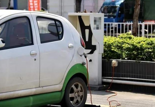 電動汽車能不能一邊充電,一邊開暖氣?你我說了都不算