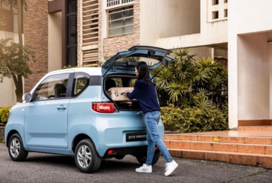 宏光MINIEV風(fēng)光不再,市占率大跌,微型電動(dòng)車賣不動(dòng)了?