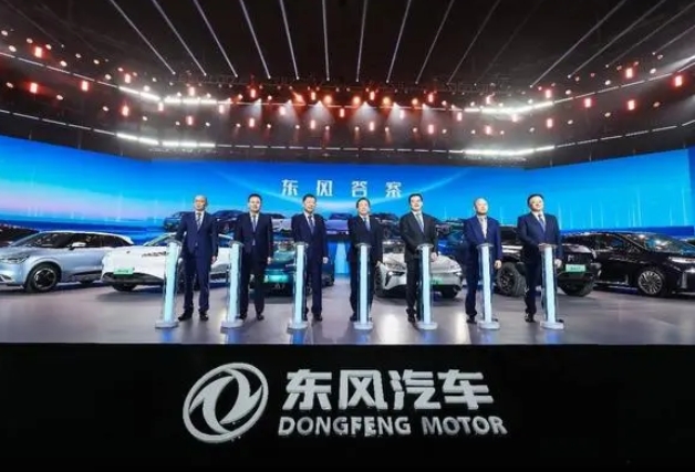 楊青:東風(fēng)集團(tuán)已基本完成汽車電動(dòng)化、智能化、網(wǎng)聯(lián)化核心技術(shù)和資源的布局