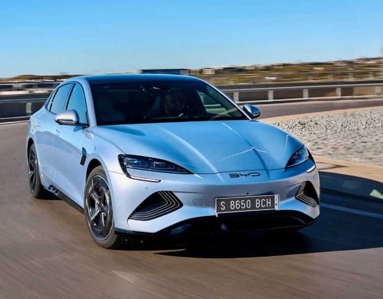 英國:比亞迪Seal能與特斯拉Model3匹敵嗎?這篇完全充電的評論試圖找出答案