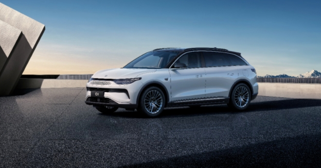 2025年增程式電動(dòng)汽車銷量有望突破50萬輛零跑雙動(dòng)力布局搶灘藍(lán)海市場(chǎng)