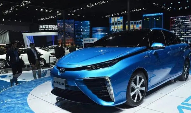 豐田是世界上最大的汽車制造商之一，最近宣布計劃到2025年開始在美國生產電動汽車。