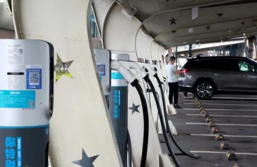 開電動汽車上高速,可以選擇的充電設備越來越多了