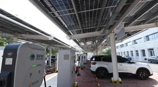 法國一公路將鋪設(shè)無線充電系統(tǒng)，電動(dòng)汽車通過時(shí)可實(shí)時(shí)充電