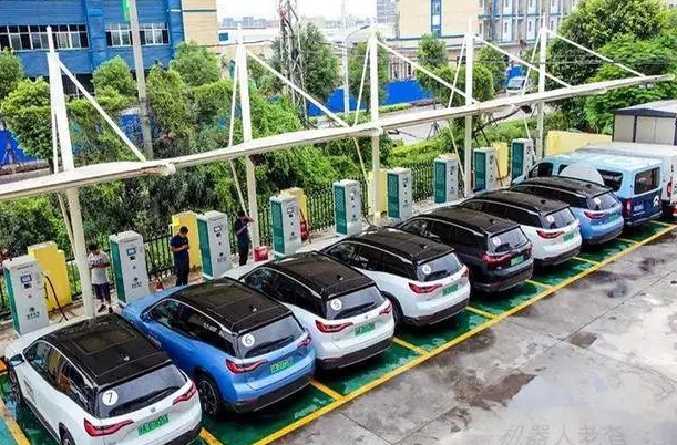 法國一公路將鋪設(shè)無線充電系統(tǒng)，電動(dòng)汽車通過時(shí)可實(shí)時(shí)充電