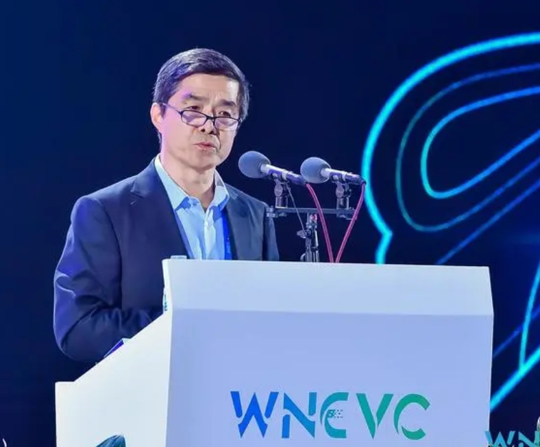 歐陽明高:電動汽車智慧能源有望達萬億規(guī)模推動車網(wǎng)互動構(gòu)建能源互聯(lián)網(wǎng)平臺