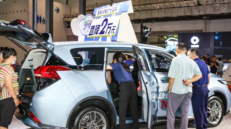 海馬汽車攜旗下首款智能純電動汽車“海馬7X-E”亮相2023海報集團金秋車展