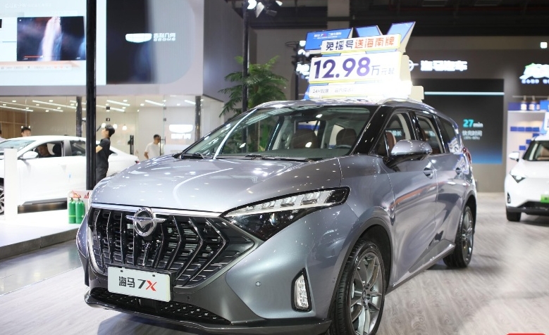海馬汽車攜旗下首款智能純電動汽車“海馬7X-E”亮相2023海報集團金秋車展