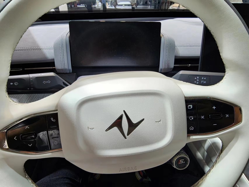 新車速報——東風奕派007