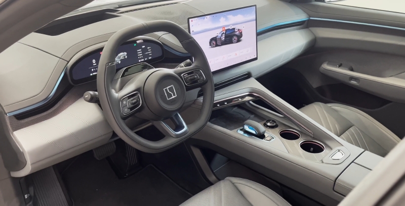 新車速報——極氪001