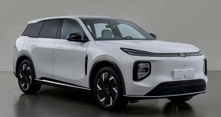 長(zhǎng)安3款新車亮相：阿維塔06領(lǐng)銜，深藍(lán)、啟源大尺寸SUV來(lái)了
