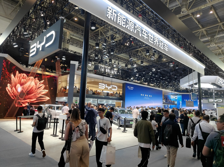 2025款高階智駕?比亞迪敢想敢干,底氣是千萬用戶? 2025款高階智駕?比亞迪敢想敢干,底氣是千萬用戶?
