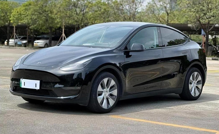 剛剛!特斯拉宣布Model Y再降1萬,最低7.99萬提現車 剛剛!特斯拉宣布ModelY再降1萬,最低7.99萬提現車