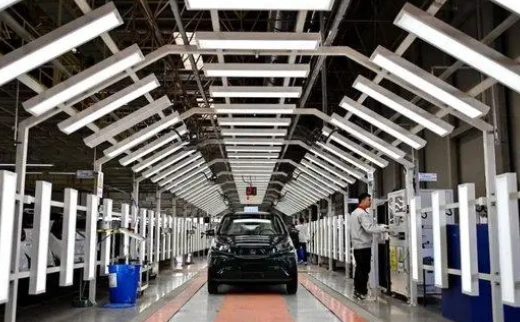 歐美電動(dòng)化“踩剎車”，中國(guó)車企被忽悠了？
