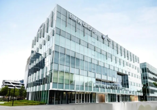 BMW新世代X概念車首秀，想要躋身主流新能源，很長路要走